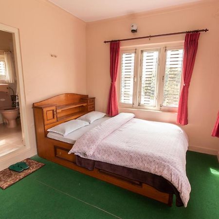 New Tourist Guest House Pokhara Bagian luar foto