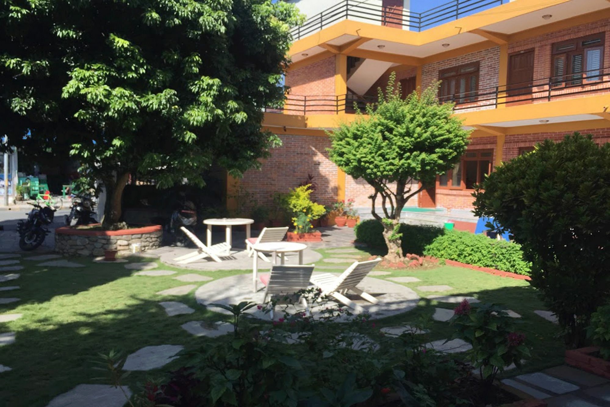 New Tourist Guest House Pokhara Bagian luar foto