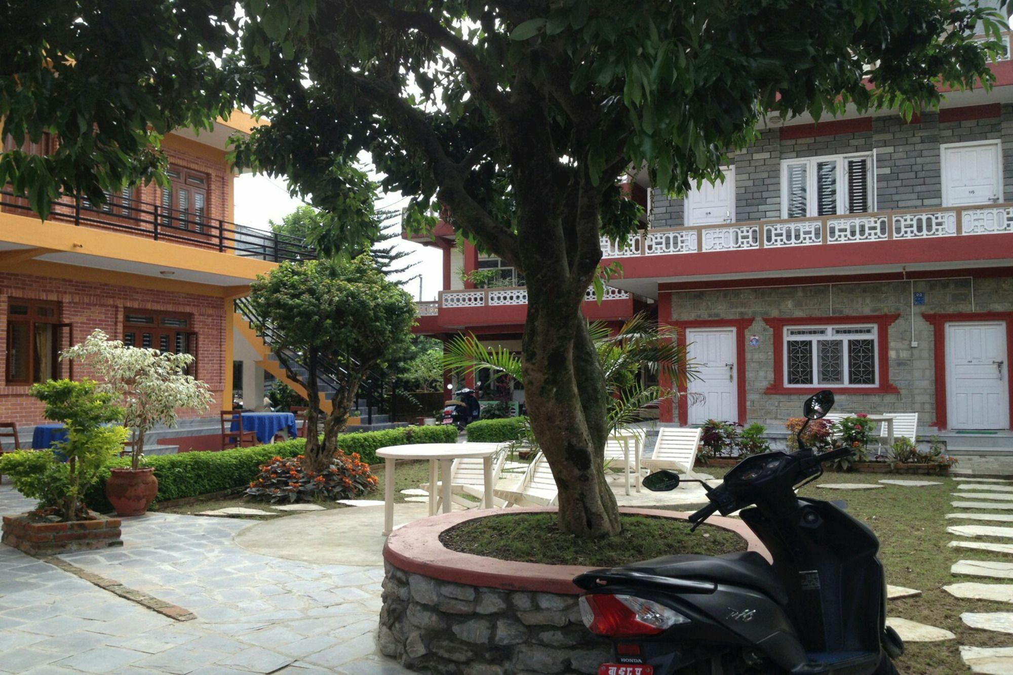 New Tourist Guest House Pokhara Bagian luar foto