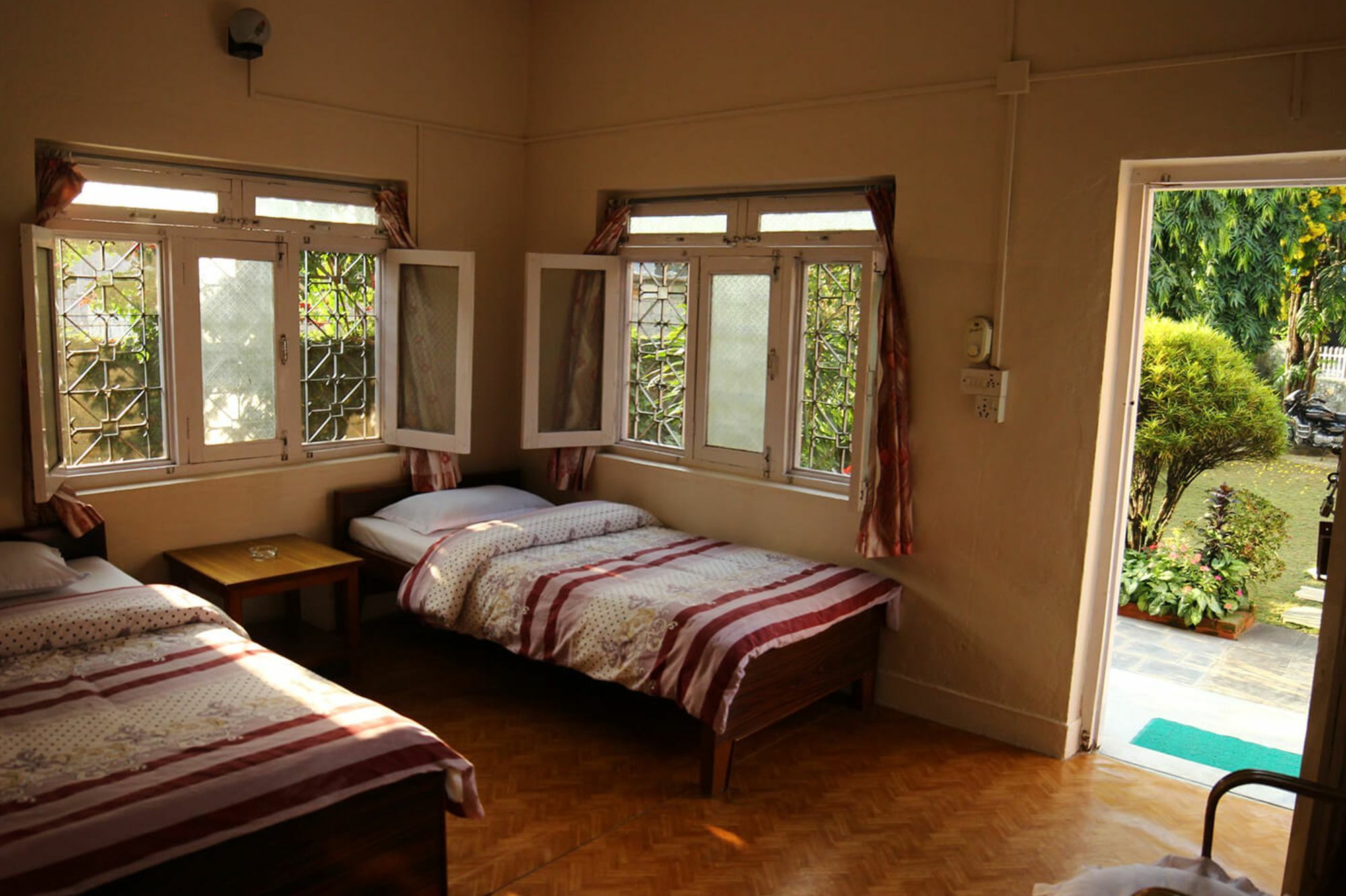 New Tourist Guest House Pokhara Bagian luar foto