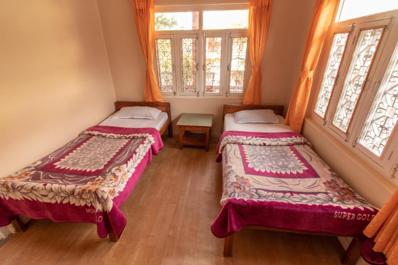 New Tourist Guest House Pokhara Bagian luar foto