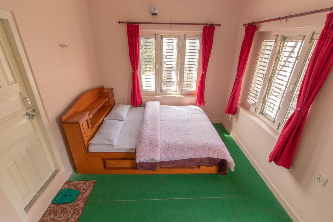 New Tourist Guest House Pokhara Bagian luar foto