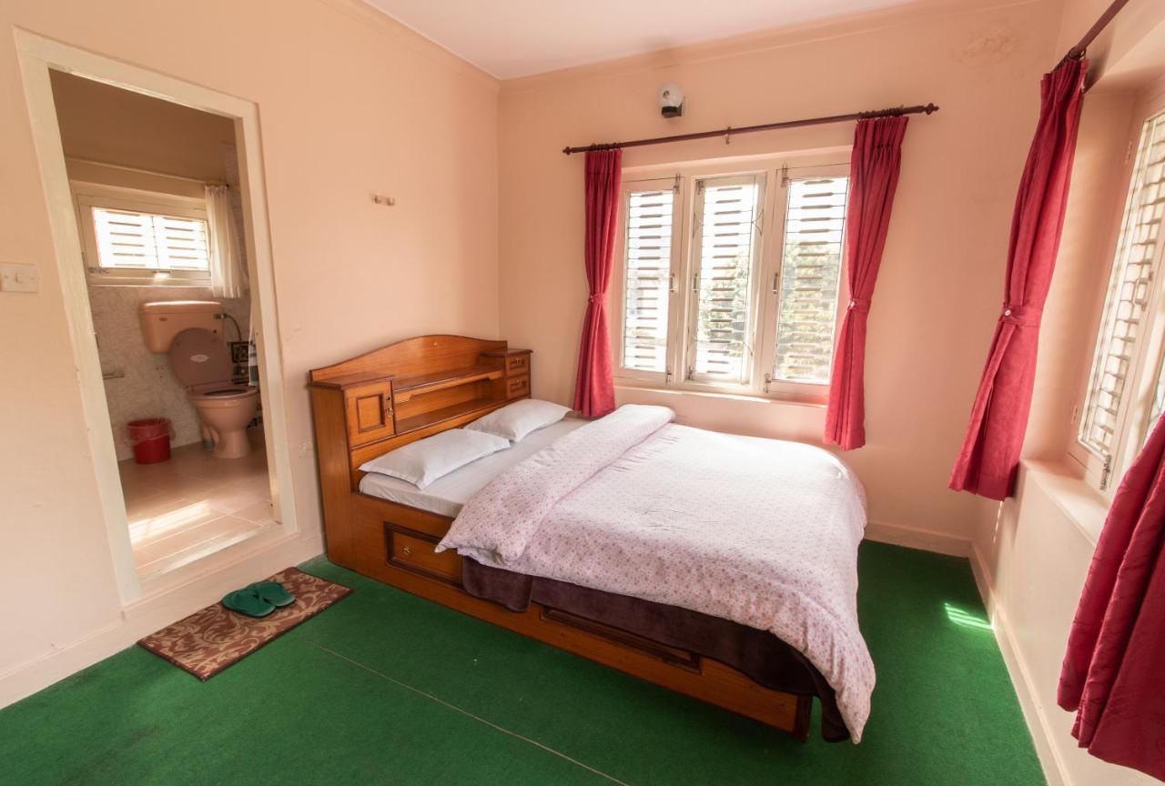 New Tourist Guest House Pokhara Bagian luar foto