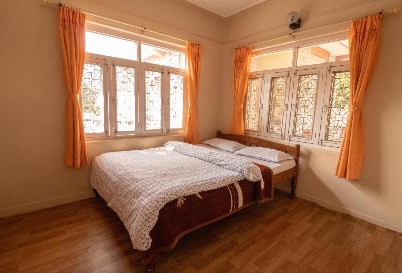 New Tourist Guest House Pokhara Bagian luar foto